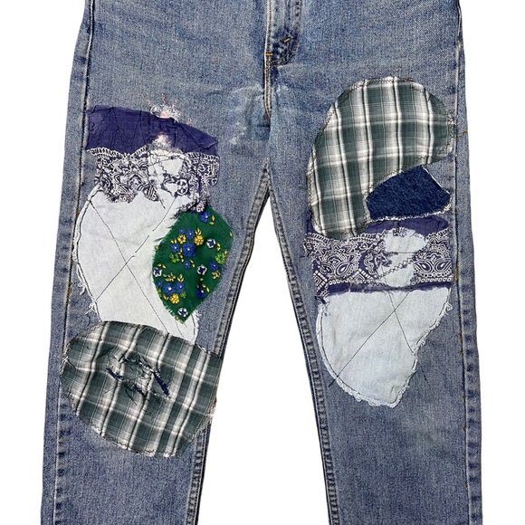 Vintage Levi’s Men’s 505 Medium Wash Patch Work Straight Leg Jeans - Picture 4 of 9